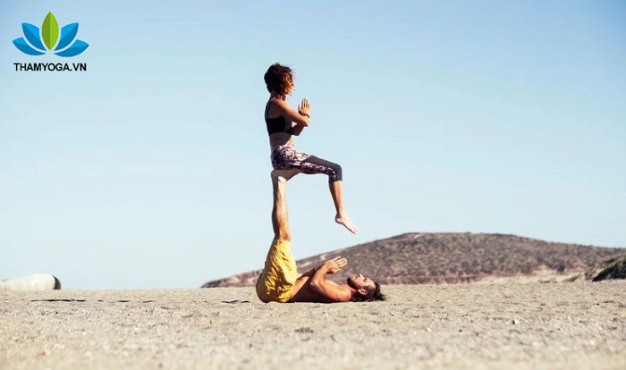 Tư thế Throne Pose